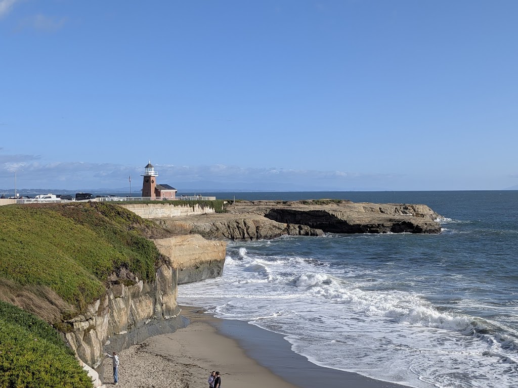 It's Beach (Lighthouse Field)