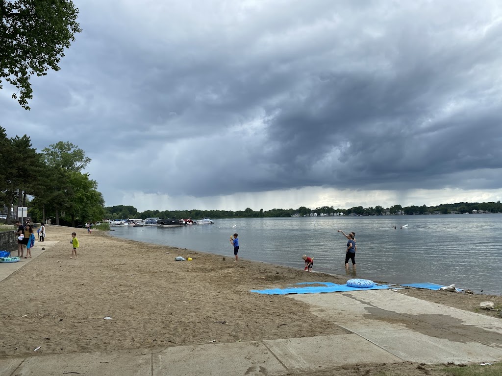 Lakeshore Park Dog Park, Novi