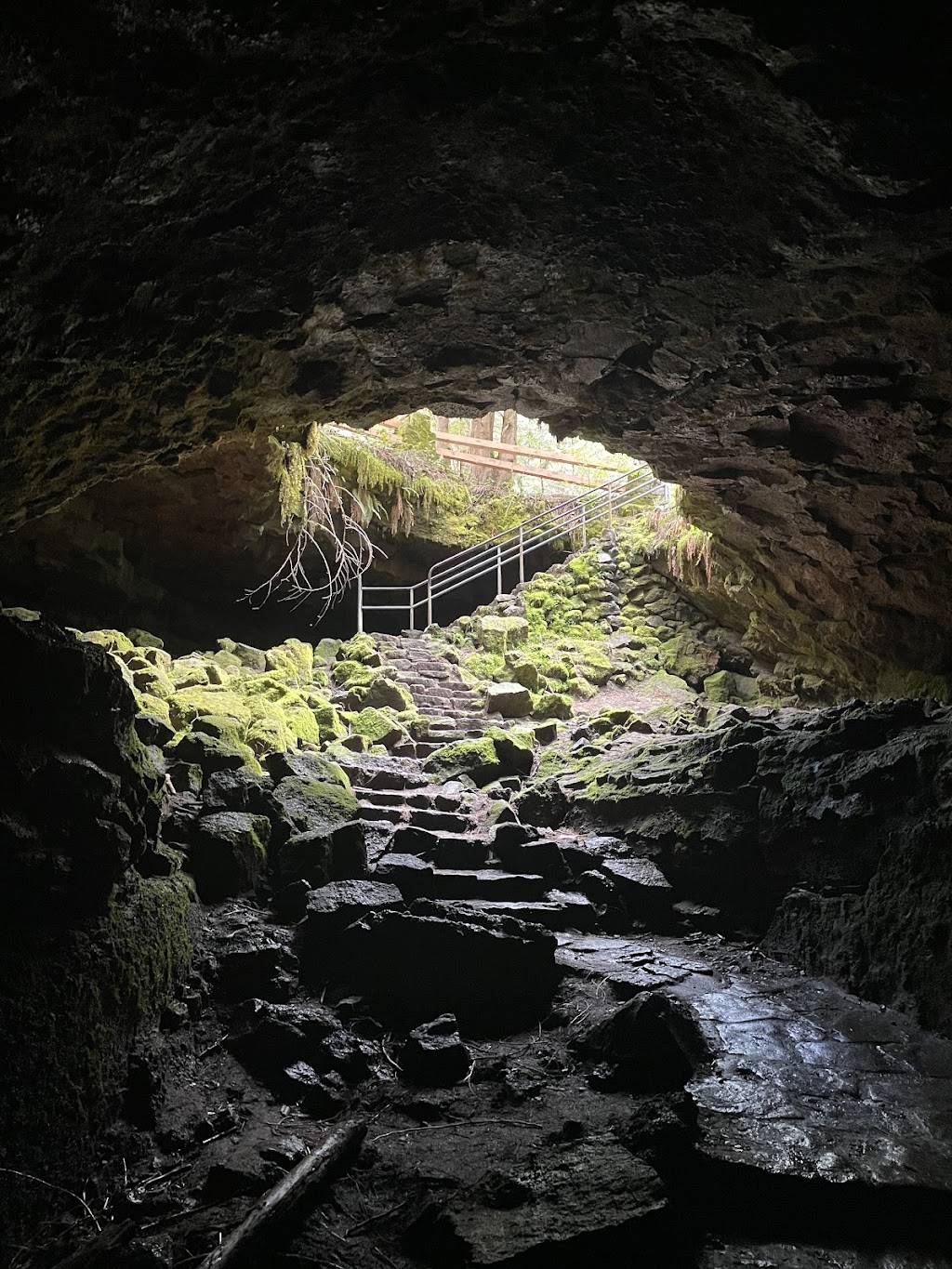 Ape Cave Trail (Mt. St. Helens)